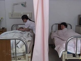 Hikaru Ayami perawat terangsang menyebalkan dan rides ayam