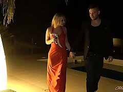 Sex-Hungry Blonde Jemma Valentine memiliki Quickie dengan satu orang asing tepat di tangga