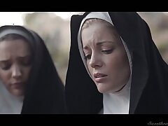 Zwei sündige Nonnen lecken sich zum ersten Mal Euphemistic depart Muschis