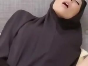 Mulheres árabes de Londres esfregando sua buceta Tentando Cum