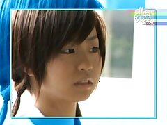 Estudiante japonés sexy Chick Hitomi Kitamura en su traje de natación apretada