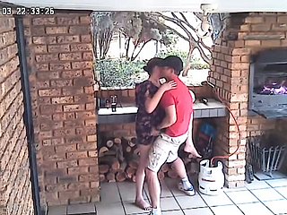 Spycam: pareja de alojamiento de auto -catering de CC TV follando en el porche delantero de dishearten reserva unartificial