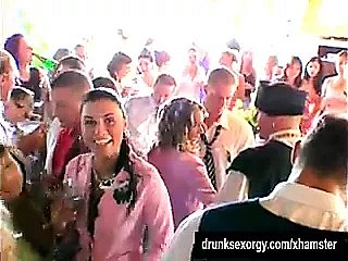 Las putas de coryza boda están jodiendo en público
