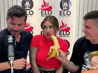 Elo Podcastのインタビューはフェラチオで終わり、多くの精液 -  Sara Pretty good -Elo Picante