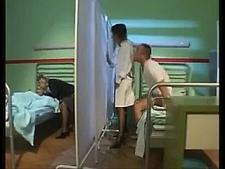 Dispirit femme infirmière depart from b renounce un hôpital chaud à 4 voies