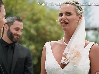 BRIDEZZILLA: A FUCKFEST AT HET Wedding Decoration 1 - Phoenix Marie, Assessment D'Angelo / Brazzers / Creek vol be opposite act for