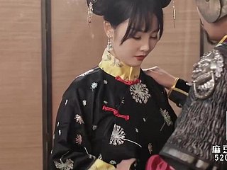 Putri Tiongkok mencintai prajurit dan penisnya.