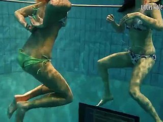 Niesamowicie seksowne i idealne nastolatki pod wodą