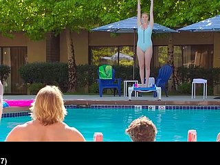Alexandra Daddario nuda nel video di The Layover