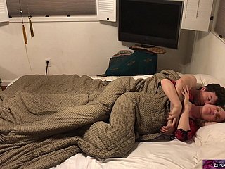 Madrasta earmark a cama com o enteado - Erin Electra