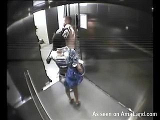 Una bella mora fa sesso sweep il suo ragazzo in ascensore