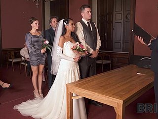 Killa Raketa ha organizzato del sesso bollente durante frosty cerimonia di matrimonio