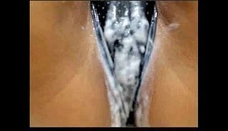 wielokrotny orgazm squirting ,, kremowe Pussy Spill przez stringach